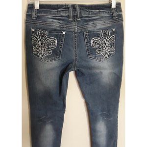 Skinny Leg Capri Jeans Size 28 Rhinestones Fleur de lis designed pocket